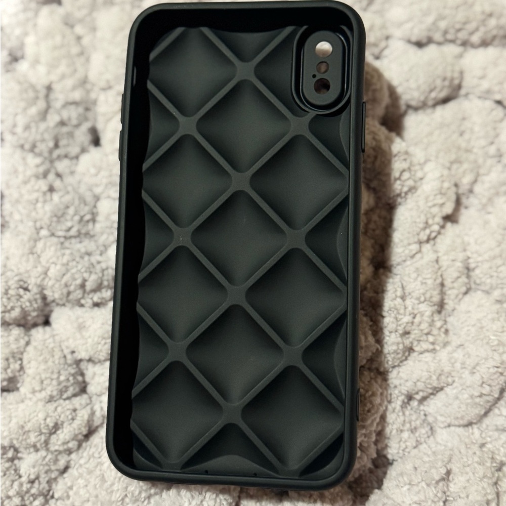 Elegant Black Quilted Phone Case - Picture 2 of 2